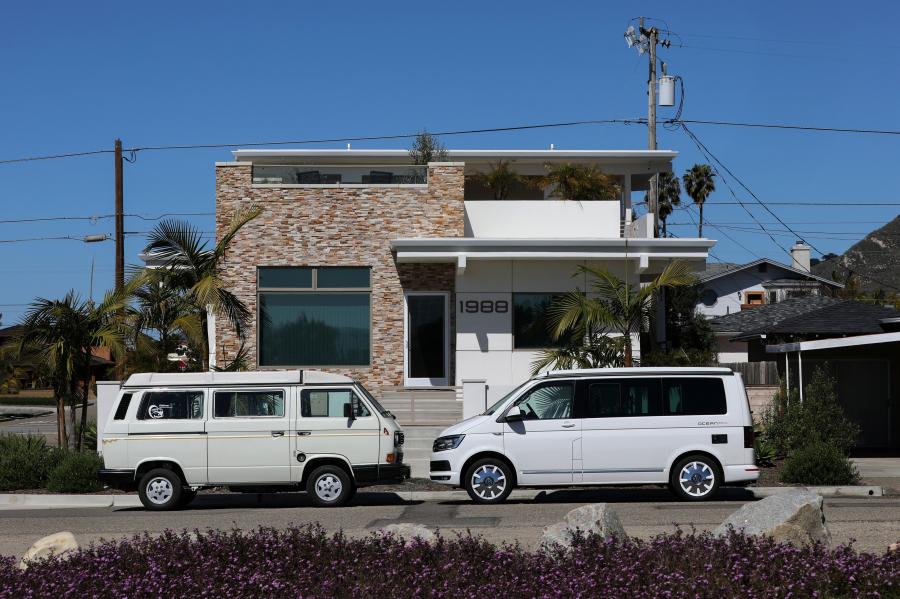  Volkswagen California Ocean Red (T6) 2016 года  (фото 23 из 33)